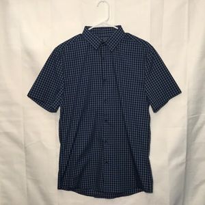 H&M slim- fit short sleeve shirt in Medium